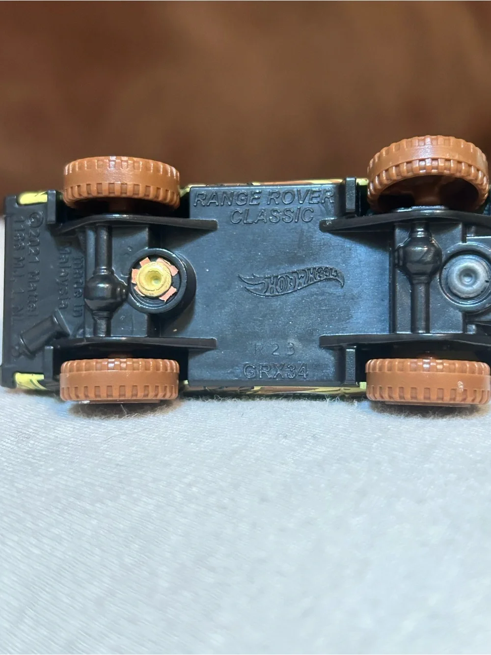 Hot Wheels 2022 Range Rover Classic - Mud Studs Series